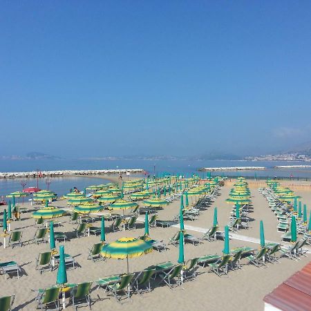 Guesthouse Holiday Formia Beach Buitenkant foto