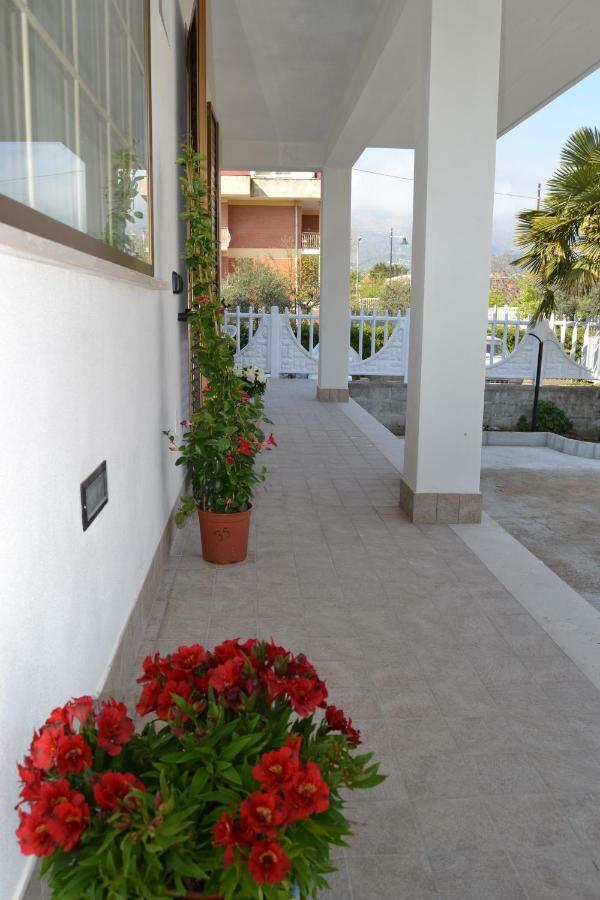 Guesthouse Holiday Formia Beach Buitenkant foto