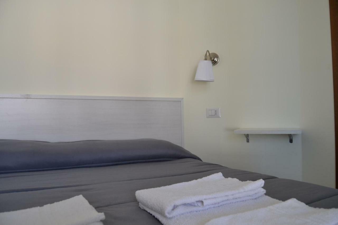 Guesthouse Holiday Formia Beach Buitenkant foto