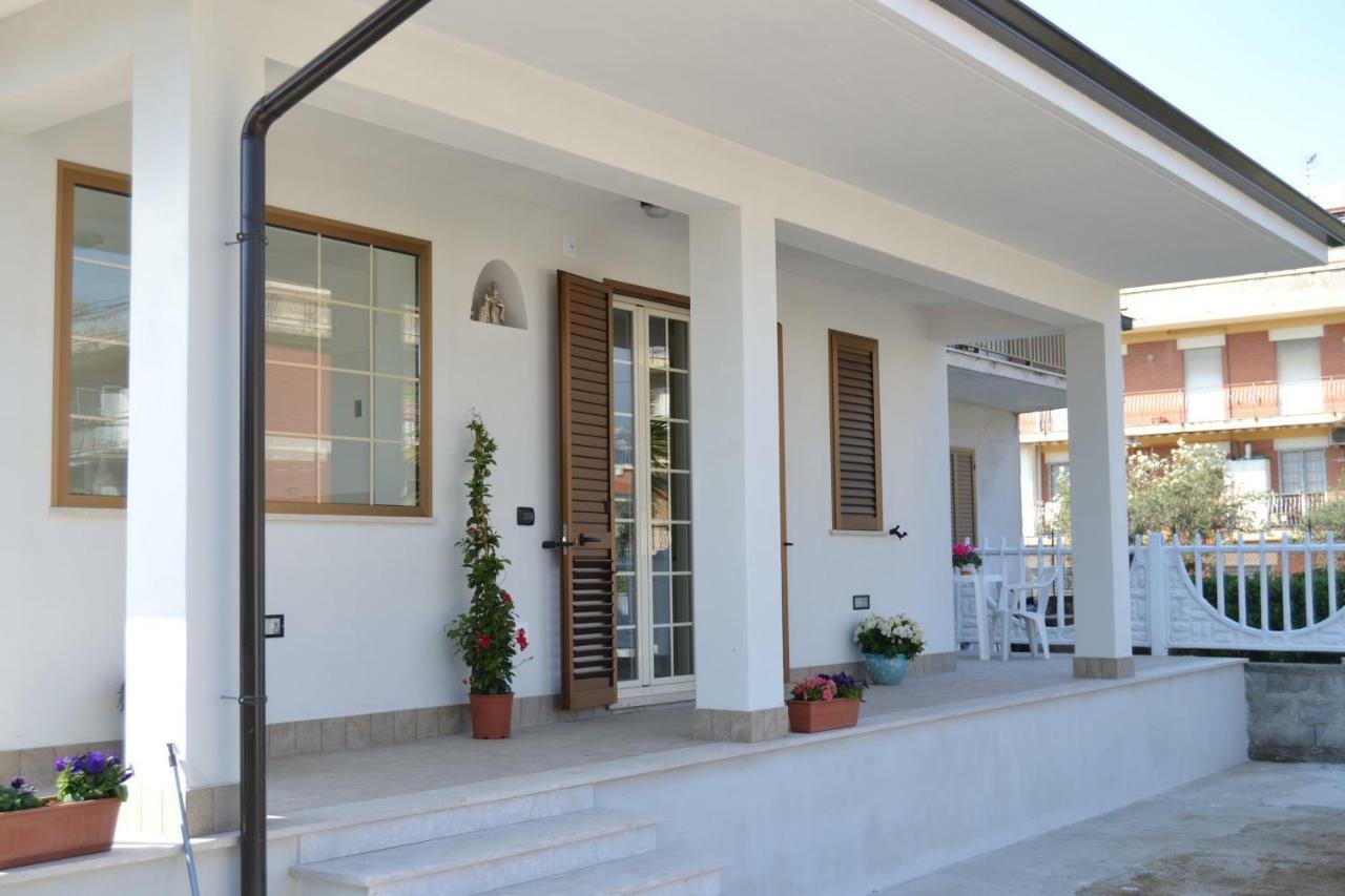 Guesthouse Holiday Formia Beach Buitenkant foto