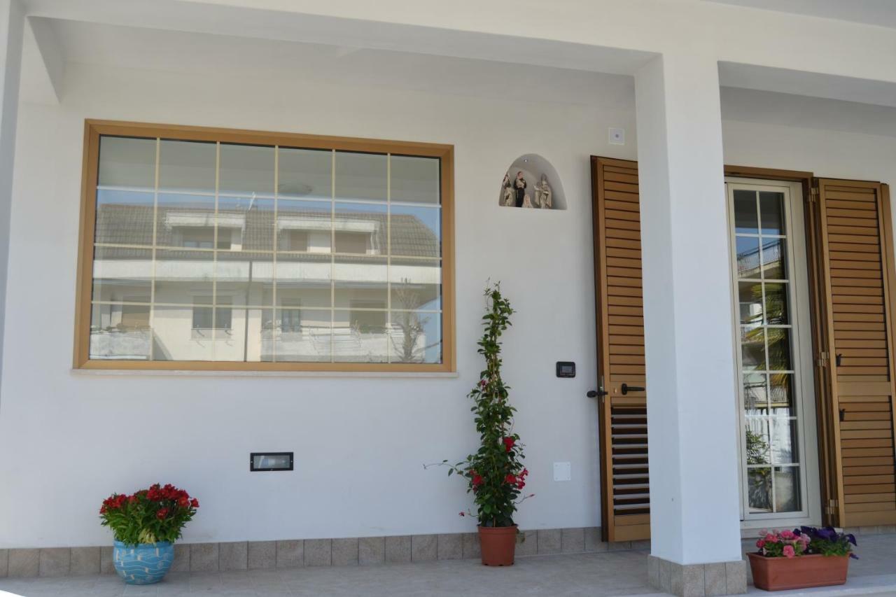 Guesthouse Holiday Formia Beach Buitenkant foto