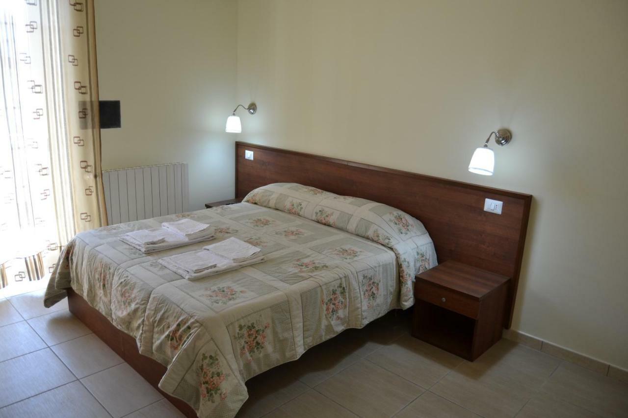 Guesthouse Holiday Formia Beach Buitenkant foto