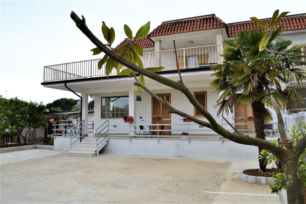 Guesthouse Holiday Formia Beach Buitenkant foto